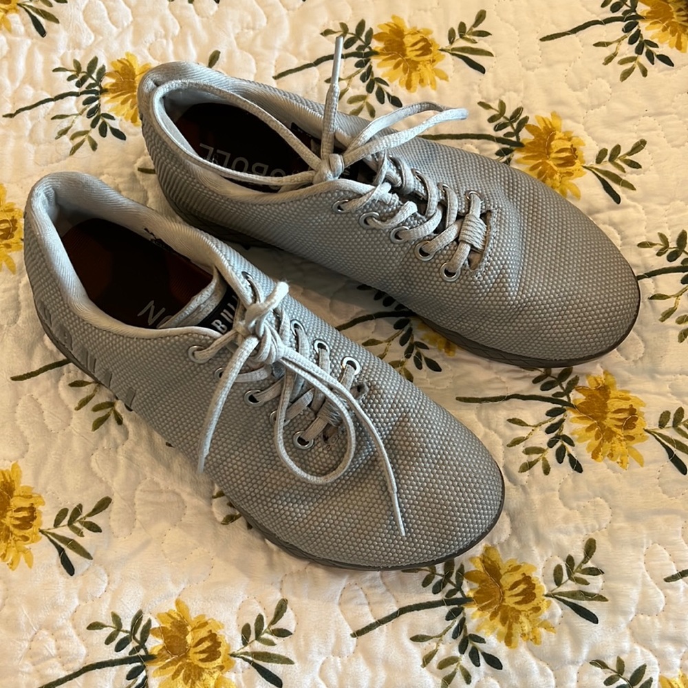Size 8 (W) NOBULL silver shoes.